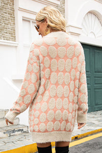 Fuzzy-Strickjacke mit geometrischem Muster und offener Vorderseite