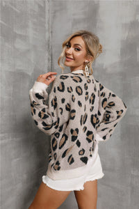 Pullover lavorato a maglia con spalle scese con stampa animalier