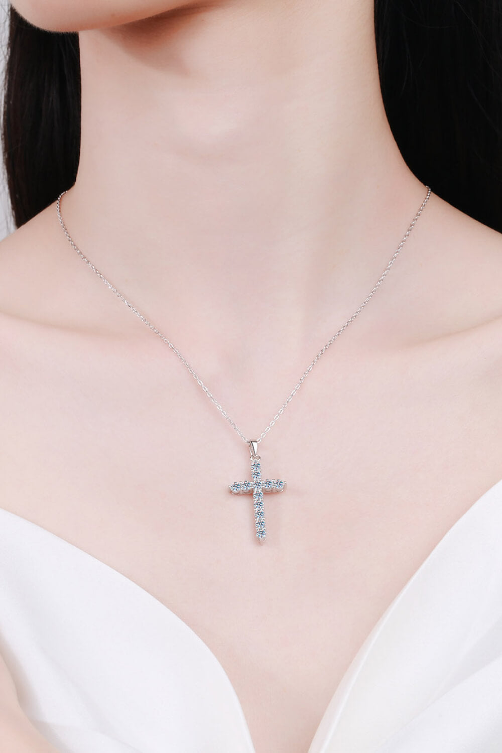 Collana a catena con ciondolo croce Moissanite