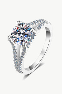 Elegante anello in argento sterling con moissanite