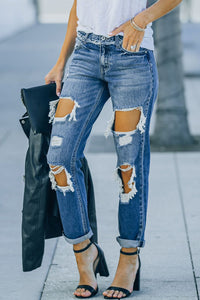 Distressed Jeans mit geradem Bein und Fransenbesatz