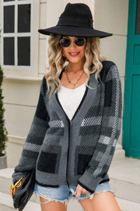 Gestreifter Fuzzy-Cardigan mit Knopfleiste vorne