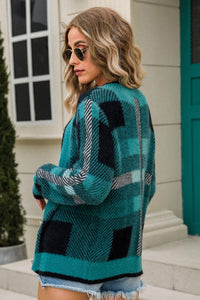 Gestreifter Fuzzy-Cardigan mit Knopfleiste vorne